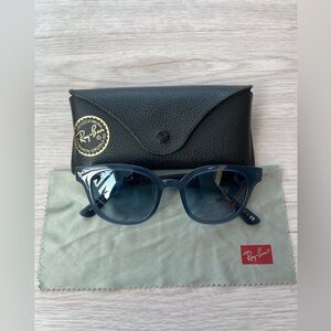 NWOT Ray-Ban RB4324 sunglasses in azure/blue gradient